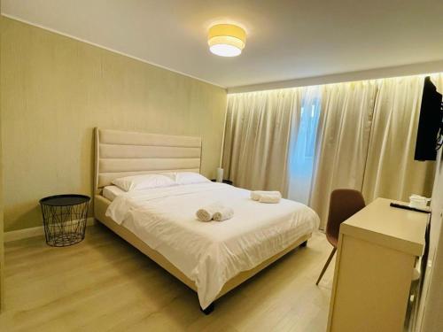 a bedroom with a bed with two towels on it at DelSool MAMAiA in Mamaia