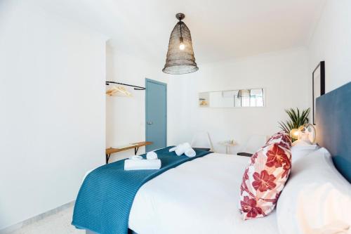 Stunning and colorful- 4Bd 2Bth- Santa Cruz