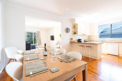 a dining room and kitchen with a table and chairs at The Farmer s Retreat in Kiama