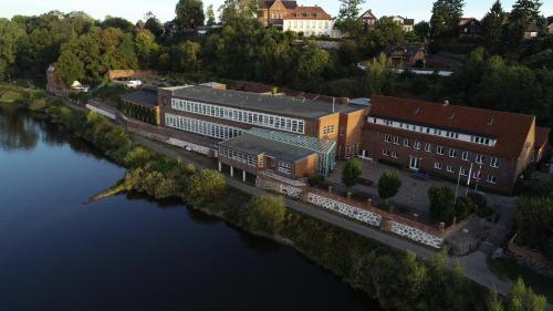 an overhead view of a building next to a river at Jugendherberge Lauenburg Zündholzfabrik in Lauenburg