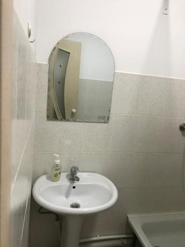 a bathroom with a sink and a mirror at Гостевой дом in Shchūchīnsk