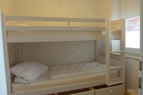 a room with two bunk beds with a pillow at Tief 10 Meeresstern mit Internet504 in Wangerland