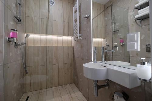 a bathroom with a sink and a mirror at Apartamenty Centrum in Białystok