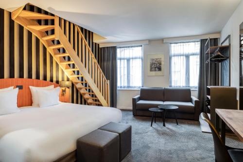 a hotel room with a bed and a staircase at Aris Grand Place Hotel in Brussels