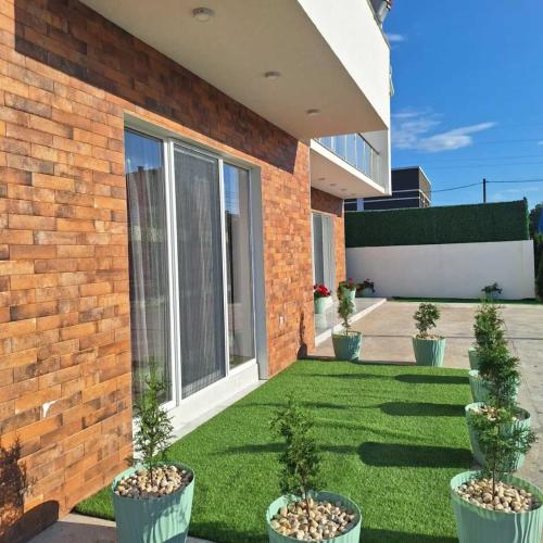 Taman di luar Apartmani KOKI Kladovo