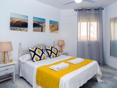 Ένα ή περισσότερα κρεβάτια σε δωμάτιο στο REf 48 APARTAMENTO EN ARETUSA LUZ