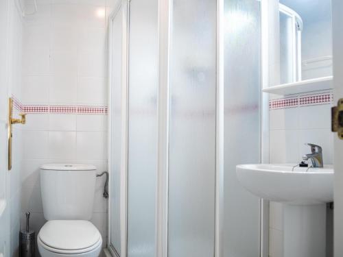 Ένα μπάνιο στο REf 48 APARTAMENTO EN ARETUSA LUZ