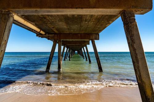 Φωτογραφία από το άλμπουμ του Beachy Keen in Gorgeous Henley Beach σε Henley Beach South