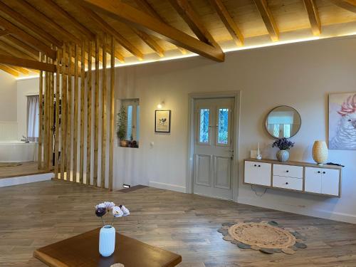 Fotografie z fotogalerie ubytování Goninos Jacuzzi Suite v destinaci Velonádes