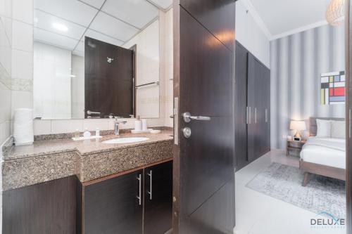 Scenic 1BR at Bay Central 1 Dubai Marina by Deluxe Holiday Homes photo 3