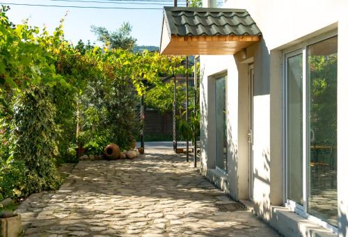 a walkway leading to the front door of a house at Orenda in Tʼelavi