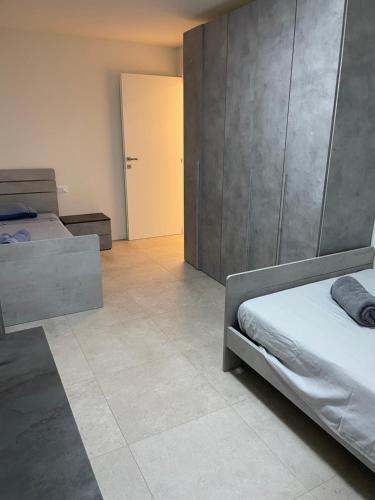 a bedroom with two beds and a tiled floor at Appartamento Isola Vicentina- Vicenza in Isola Vicentina
