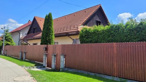 a wooden fence in front of a house at Apartmány Anička vo Važci in Važec