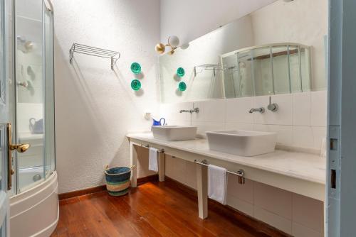 a bathroom with two sinks and a shower at Alaçatı Taş Otel in Alacati
