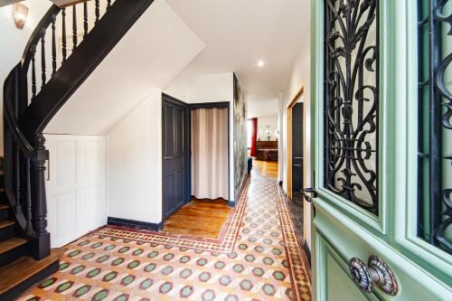 an entryway with a staircase with a green door at Jolie m'Home*Le Puy du Fou in Mauléon