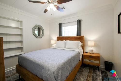 Postel nebo postele na pokoji v ubytování Spacious Home In Richmond Hill, Pet Friendly W- King Bed
