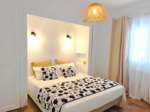 Photo de la galerie de l'établissement Bel Appartement plein centre avec Balcon, clim, au Plan-de-la-Tour