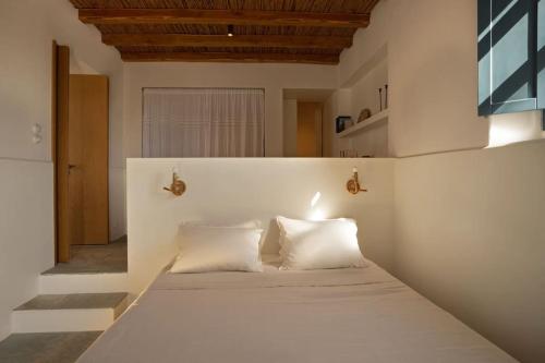 Naousa Villa with pool, garden and view