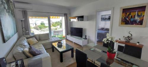Penthouse - Sleeps 7 - Pool - Parking - Golf Club
