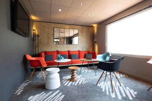 ibis Perpignan Sud Saint Charlesにあるテレビまたはエンターテインメントセンター