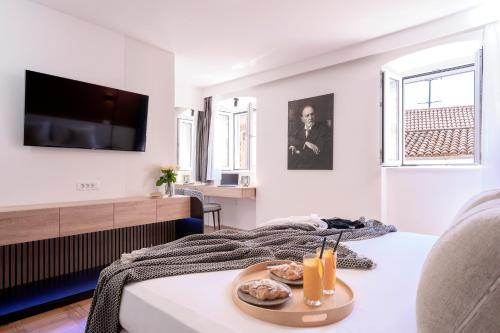 Televisyen dan/atau pusat hiburan di Fingerprint Central Apartment 5 min from Center & Beach