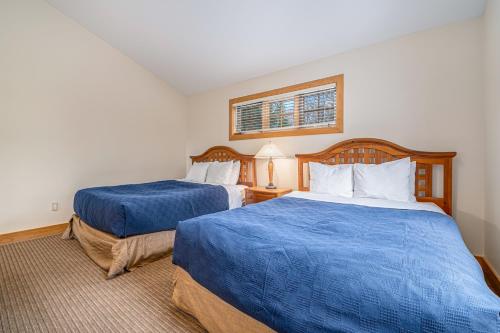 Ένα ή περισσότερα κρεβάτια σε δωμάτιο στο Boyne Mountain Getaway