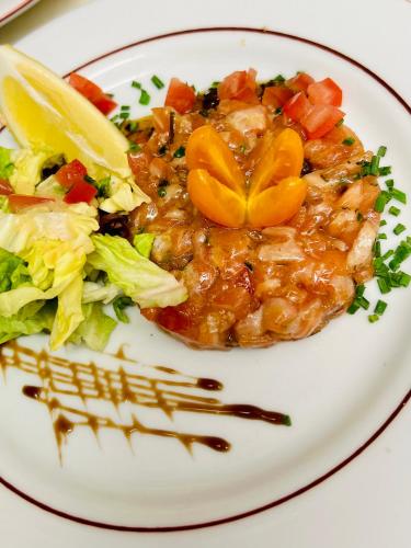 Makanan di atau berdekatan hotel