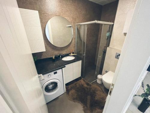 a bathroom with a sink and a washing machine at 70qm Apartment in Alanya, 2 Zimmer, Strandnähe in Alanya