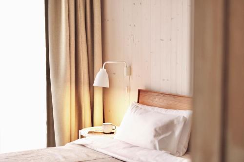 Postel nebo postele na pokoji v ubytování Strandgaard