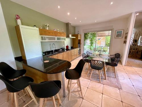 a kitchen and dining room with a table and chairs at L'annexe du domaine de brisset in Montélimar