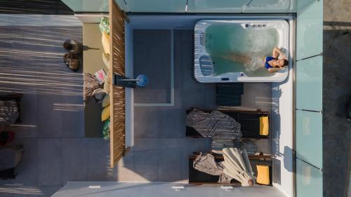 Koupelna v ubytování "Makava Suites" Your Luxe Urban Sanctuary