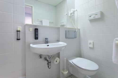 Ένα μπάνιο στο ACHAT Hotel Suhl