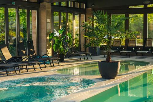 Bazén v ubytování Hotel Visegrád nebo v jeho okolí