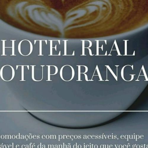 une photo d'une tasse de café avec les mots hôtel real quinoa dans l'établissement HOTEL REAL, à Votuporanga