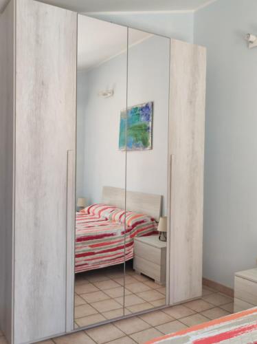 a bedroom with a mirrored closet with a bed at Casa Vacanza Riviera dei Saraceni in Trebisacce