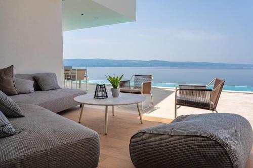 Seafront Villa Nina with 5 en-suite bedrooms