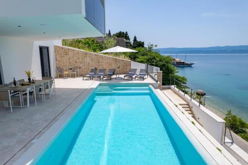 Seafront Villa Nina with 5 en-suite bedrooms
