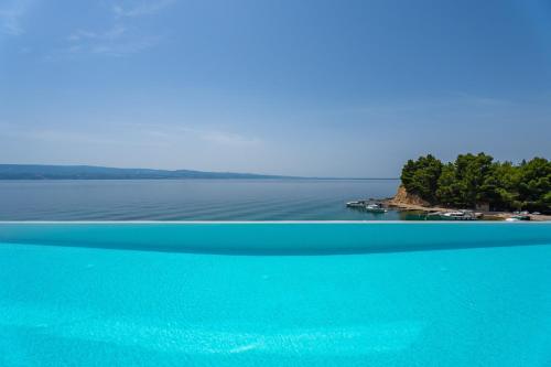 Seafront Villa Nina with 5 en-suite bedrooms