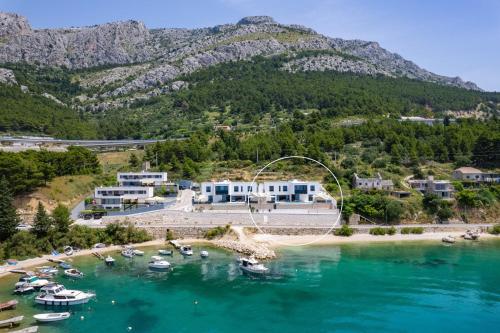 Seafront Villa Nina with 5 en-suite bedrooms