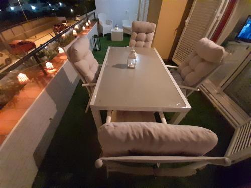 a table and chairs in a living room with a table at Apartamento Marisma del Guadalquivir in Sanlúcar de Barrameda