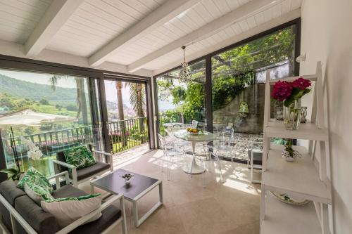 a living room with a couch and a table at Villa Lilia in Vietri sul Mare