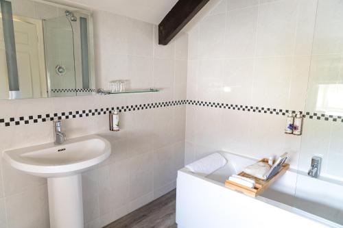 Ένα μπάνιο στο Tickton Grange Hotel