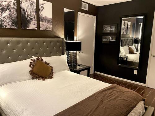 a bedroom with a large bed and a mirror at Artist Condo in Beaumont
