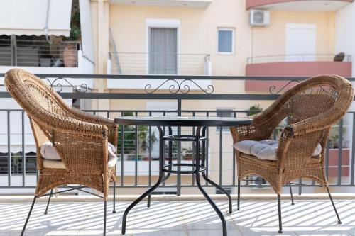 AIOLOS LUXURY agios dimitrios center apartment 4