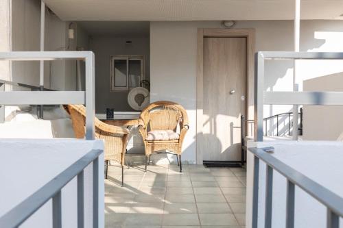 AIOLOS LUXURY agios dimitrios center apartment 4