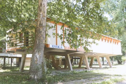 Fotografie z fotogalerie ubytování Szegedi Partfürdő Kemping és Apartman v destinaci Szeged