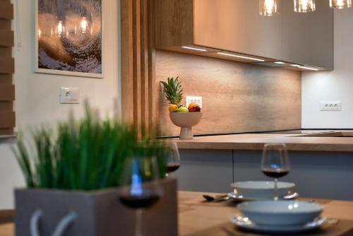 Dapur atau dapur kecil di Villa Nostro Porto with pool