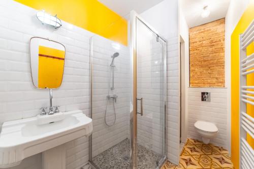 a bathroom with a sink and a shower at 70’s flat in Toulon