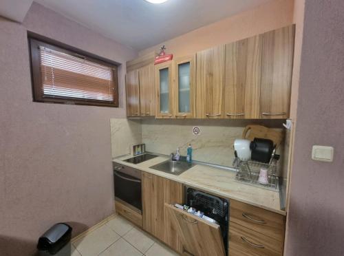 A kitchen or kitchenette at Villa Aspen Guest House