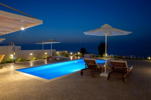 Πισίνα στο ή κοντά στο Avraam Sunset Villas with Private Heated Pools